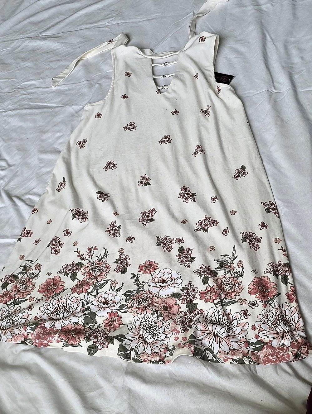 No Boundaries Floral in White & Pink Size Small NWT